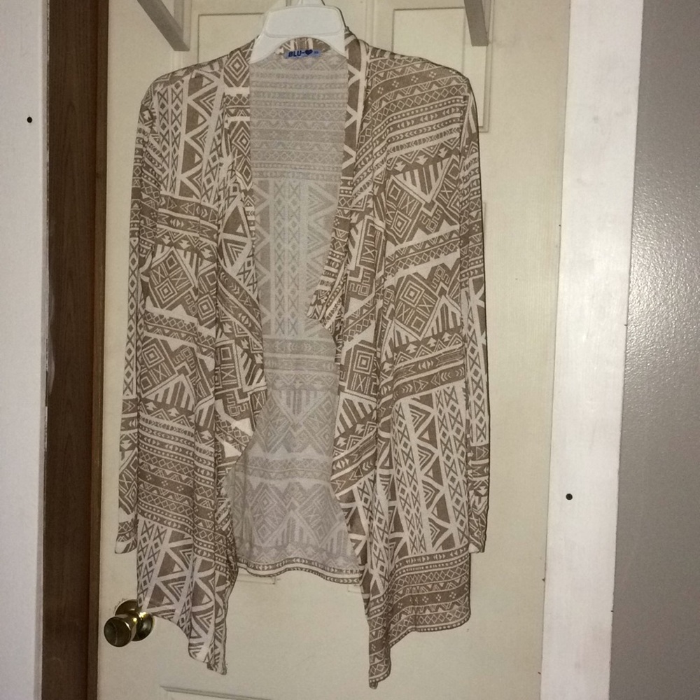 ❌sold❌Beige & white XL cardigan